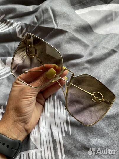 Солнцезащитные очки fendi