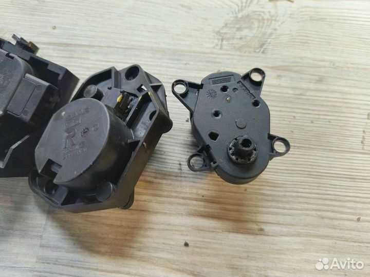 Сервопривод заслонок отопителя Saab 9-5