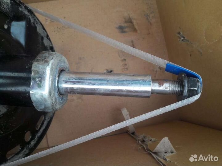 Стойка амортизатора rav 4