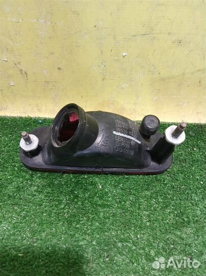 Фонарь задний в бампер Suzuki Swift 2004