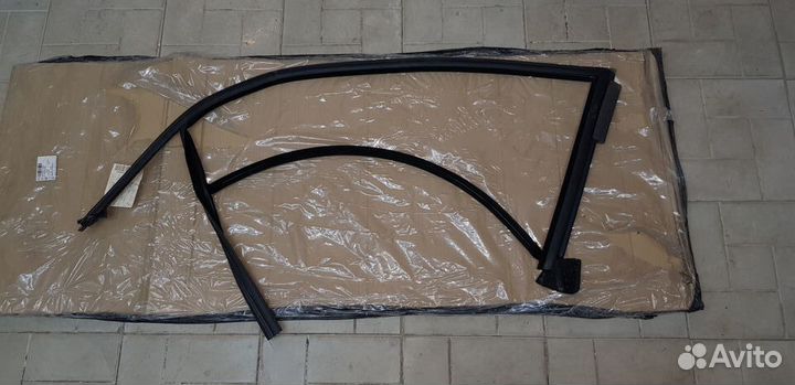 Audi A8 Направляющая стекла двери п (D3) 2003-10г