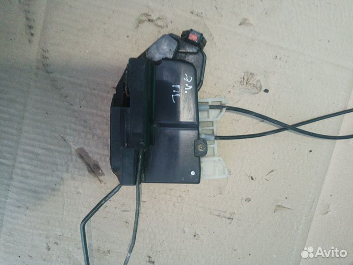 Замок двери перед левой Hyundai Elantra 2000-2010