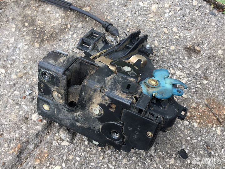 Замок двери Skoda Fabia 1