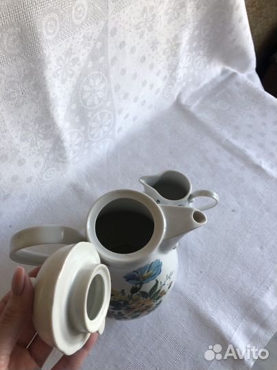 Кувшин (кофейник) и молочник