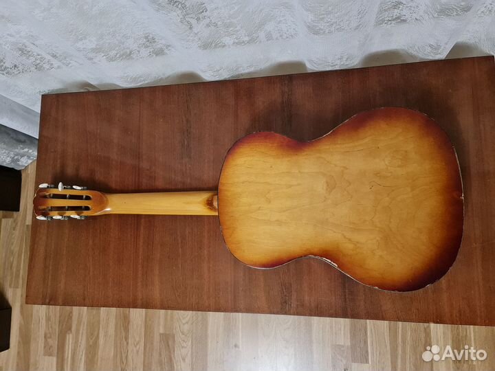 Классическая гитара шестиструнная