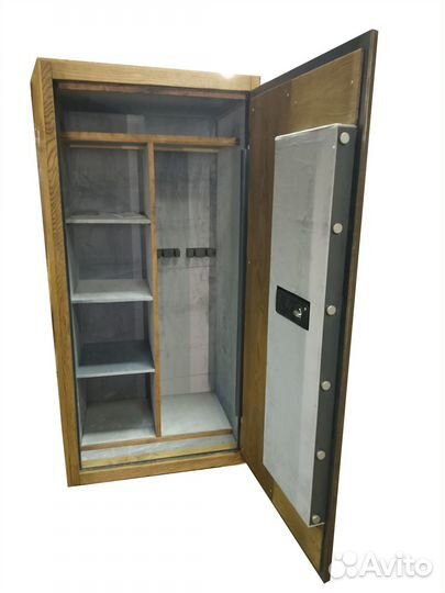 Оружейный сейф с биометрическим замком 