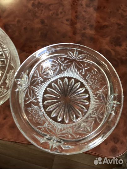 Хрустальная сахарница с крышкой