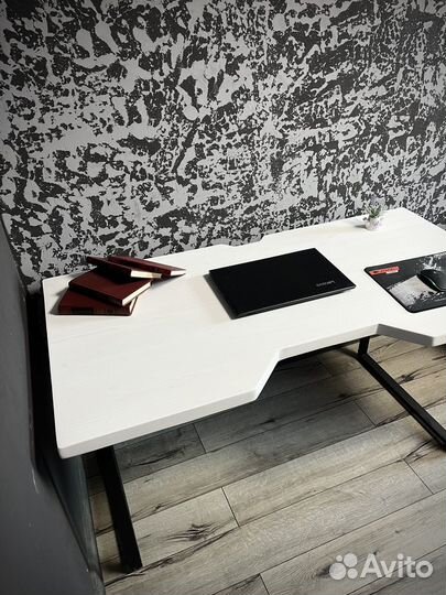 Стол лофт белый