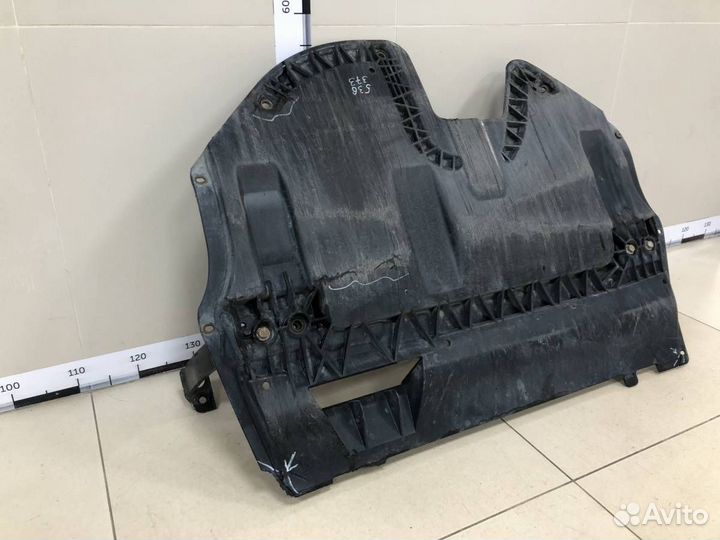 Пыльник двигателя центральный Volkswagen Polo Sed