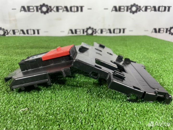 Крышка короба аккумулятора Mercedes Cls C257 OM654