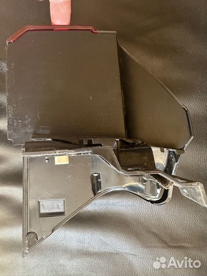 Задний левый фонарь на Lexus LX570