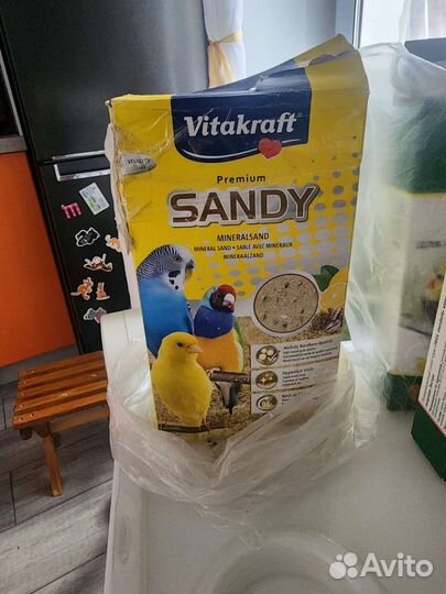 Корм и песок для попугая