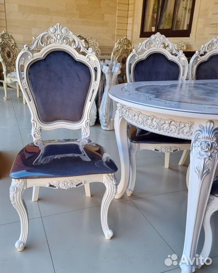 Кухонный стол и стулья