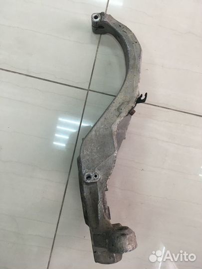 Поворотный кулак передний левый Infiniti M35Y50QX5