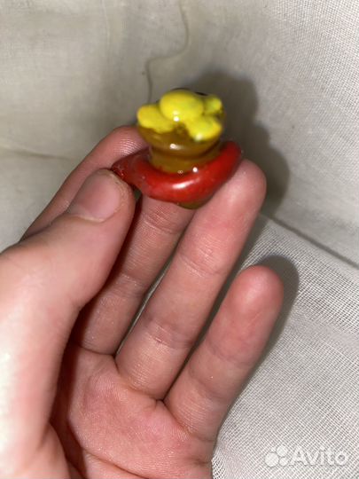 Фигурка чаша монет с рукояткой