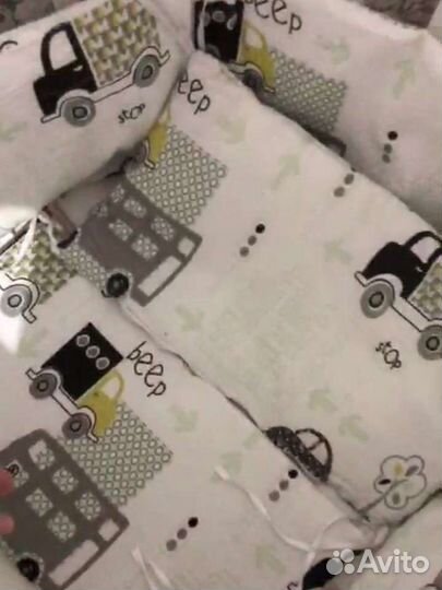 Бортики и простынь в детскую кроватку бу