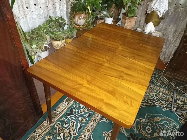 Старинный стол и два стула Шуман