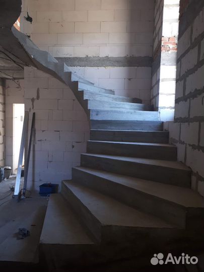 Прораб с бригадой