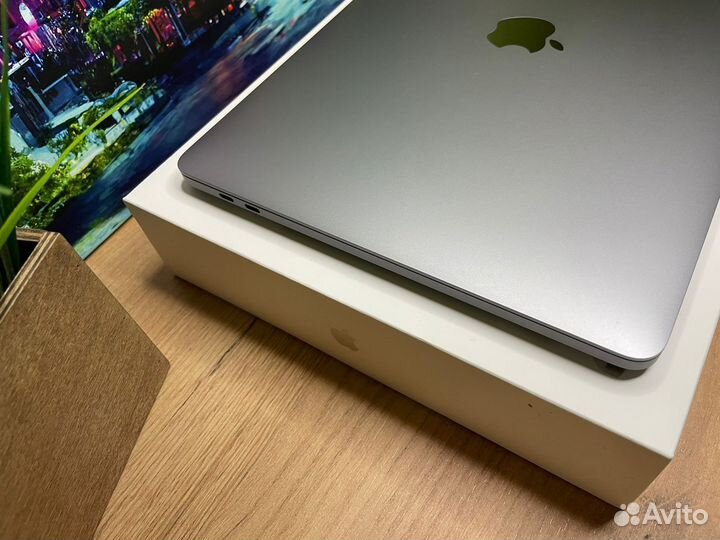 Macbook pro 13 2020 i7 32gb 500gb как Новый