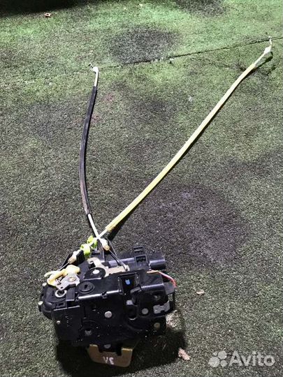 Замок двери задний левый Audi A6 C5 AGA