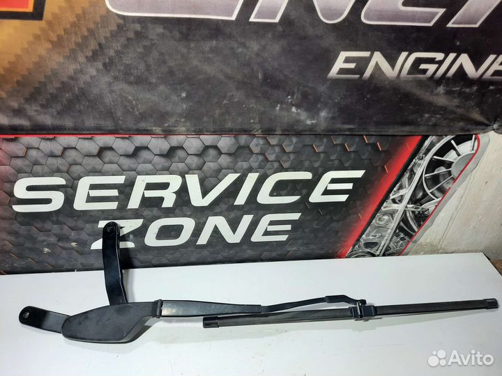 Поводок стеклоочистителя правый Mercedes-Benz W204