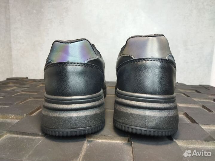 Кроссовки черные