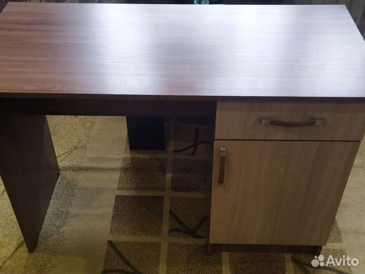 Детский письменный стол