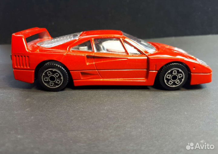 Модель Ferrari F40 1:43 bburago