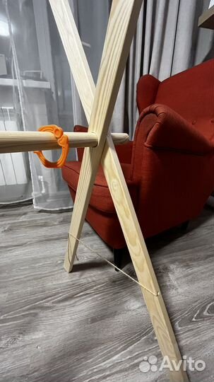 Деревянный мобиль на пол