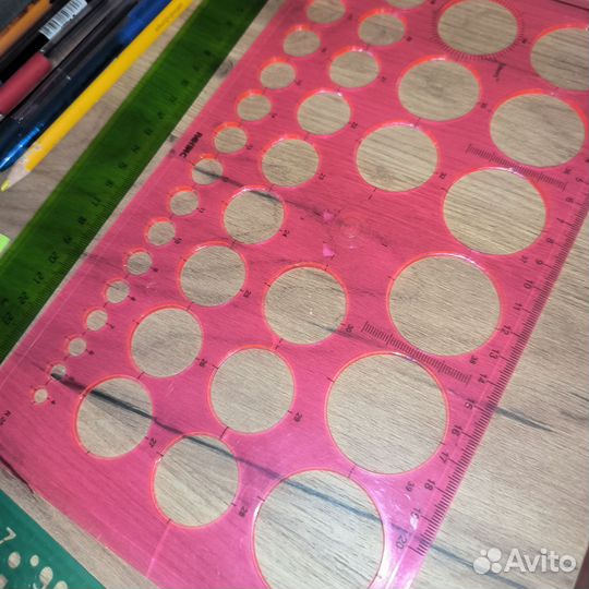 Канцелярия б/у: линейка, трафарет, ручки, клей