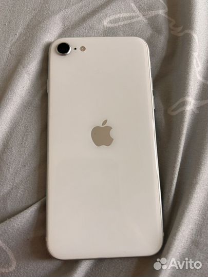 iPhone SE, 64 ГБ