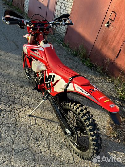 Regulmoto Holeshot Red Edition