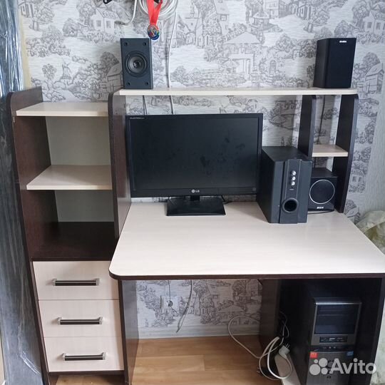 Компьютерный стол