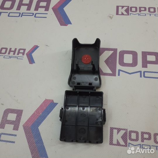 Крышка блока предохранителей плюс