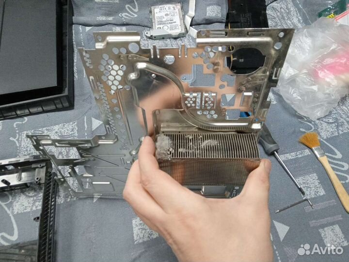 Чистка PlayStation 4 с заменой термопасты