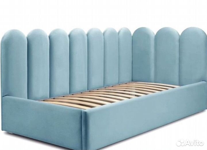 Детская кровать с мягкой спинкой