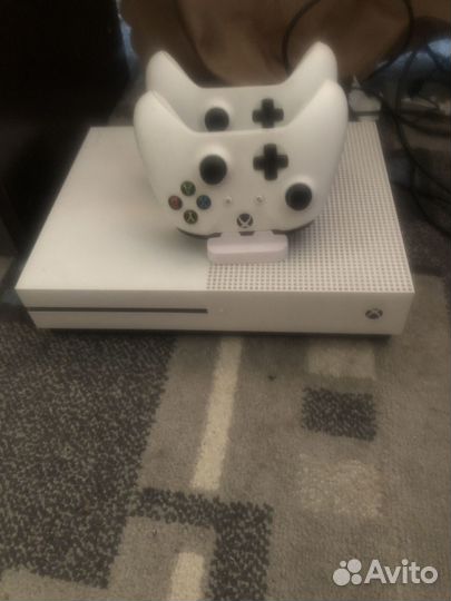 Продаю Xbox One S 1тб