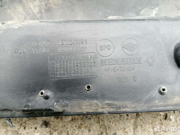 Накладка (молдинг) на задний бампер Renault Megan