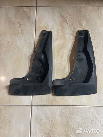 Брызговик передний правый Toyota Rav 4Ca 40