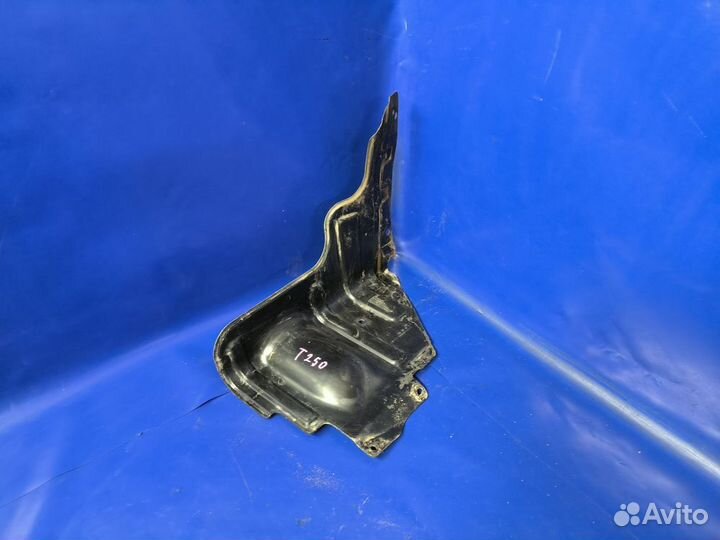 Пыльник двигателя нижний правый Chevrolet Aveo 250