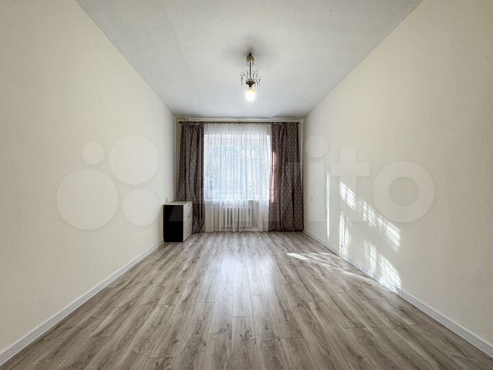 2-к. квартира, 54 м², 1/4 эт.