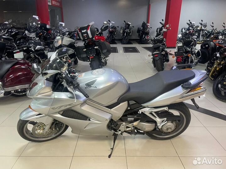 Honda VFR 800, 2004