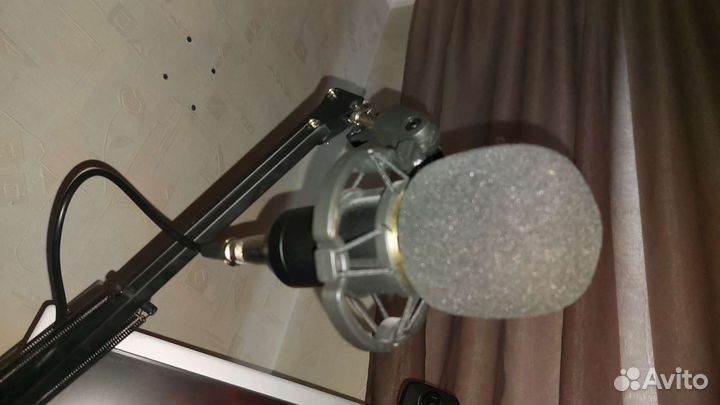 Студийный микрофон со звуковой картой