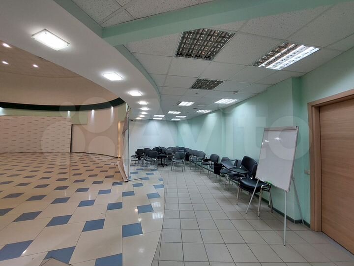 Атриумное помещение на первой линии, 370 м²