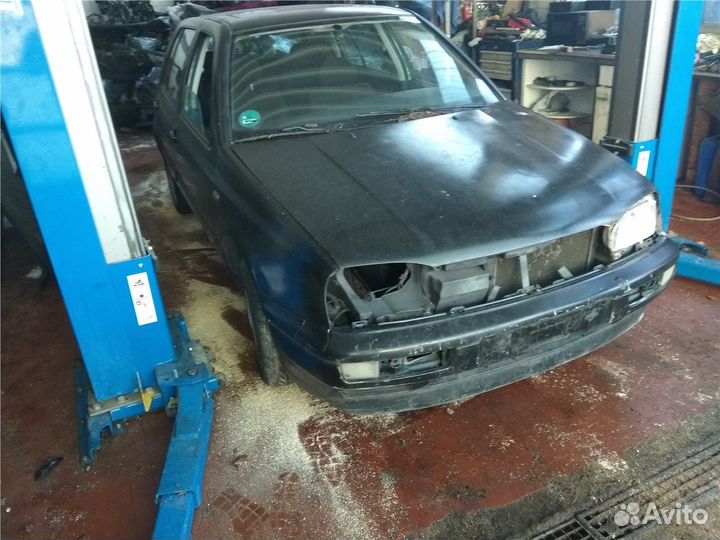 Разбор на запчасти Volkswagen Golf 3