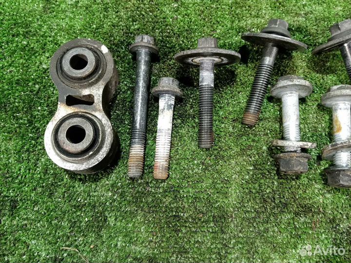 Болт подвески (комплект) задний Volvo Xc90 1