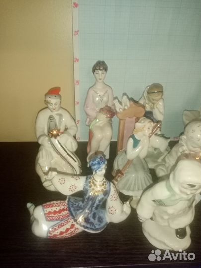 Статуэтки фарфоровые