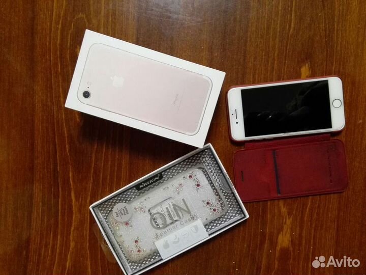 Телефон iPhone 7