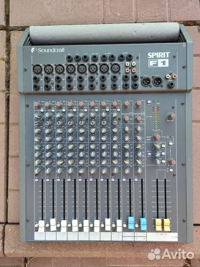 Микшерный пульт Soundcraft Spirit F1