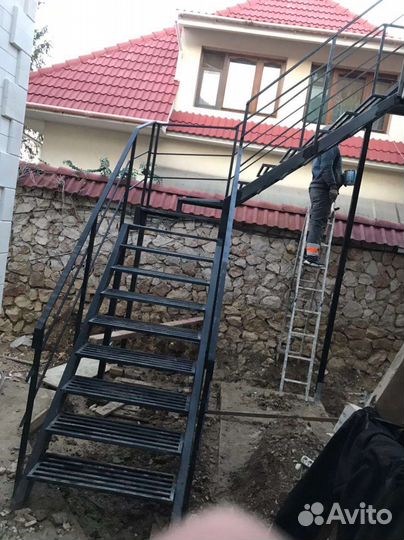 Лестница уличная металлическая